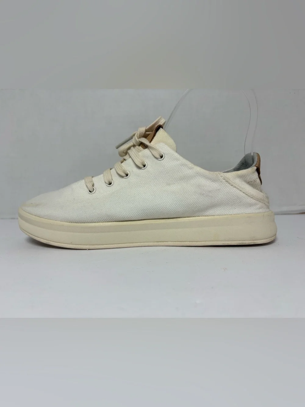 OluKai Ki’ihele Li White Canvas Sneakers Low Profile Design Lace-up Size 6.5